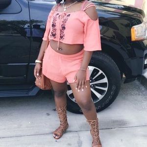 Coral crop top and shorts set🤩